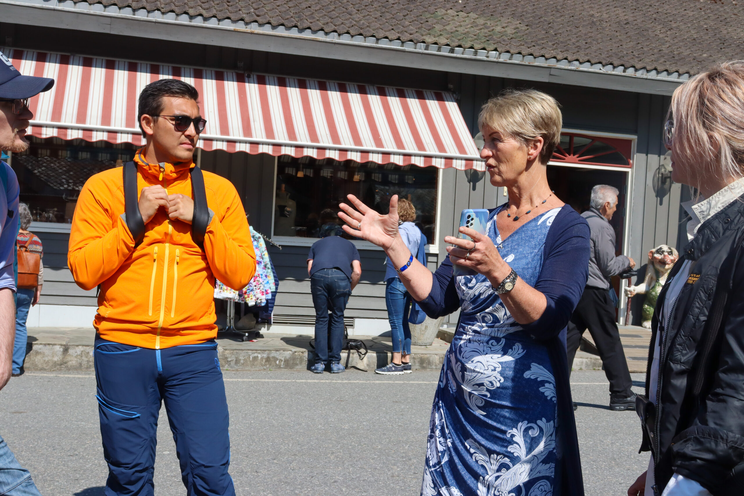 Anders Christopher Lape Aasemyr og havnesjef Rita Maraak.