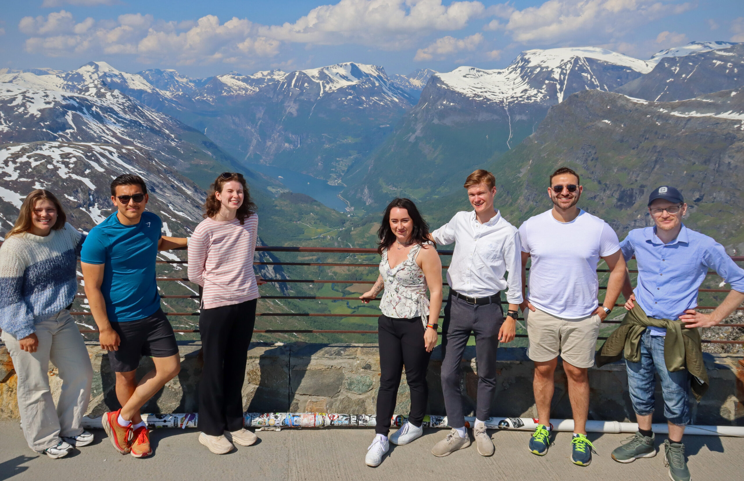 Studenter i Geiranger - sommeren 2023 Studentar frå NTNU i Geiranger (Dalsnibba).
