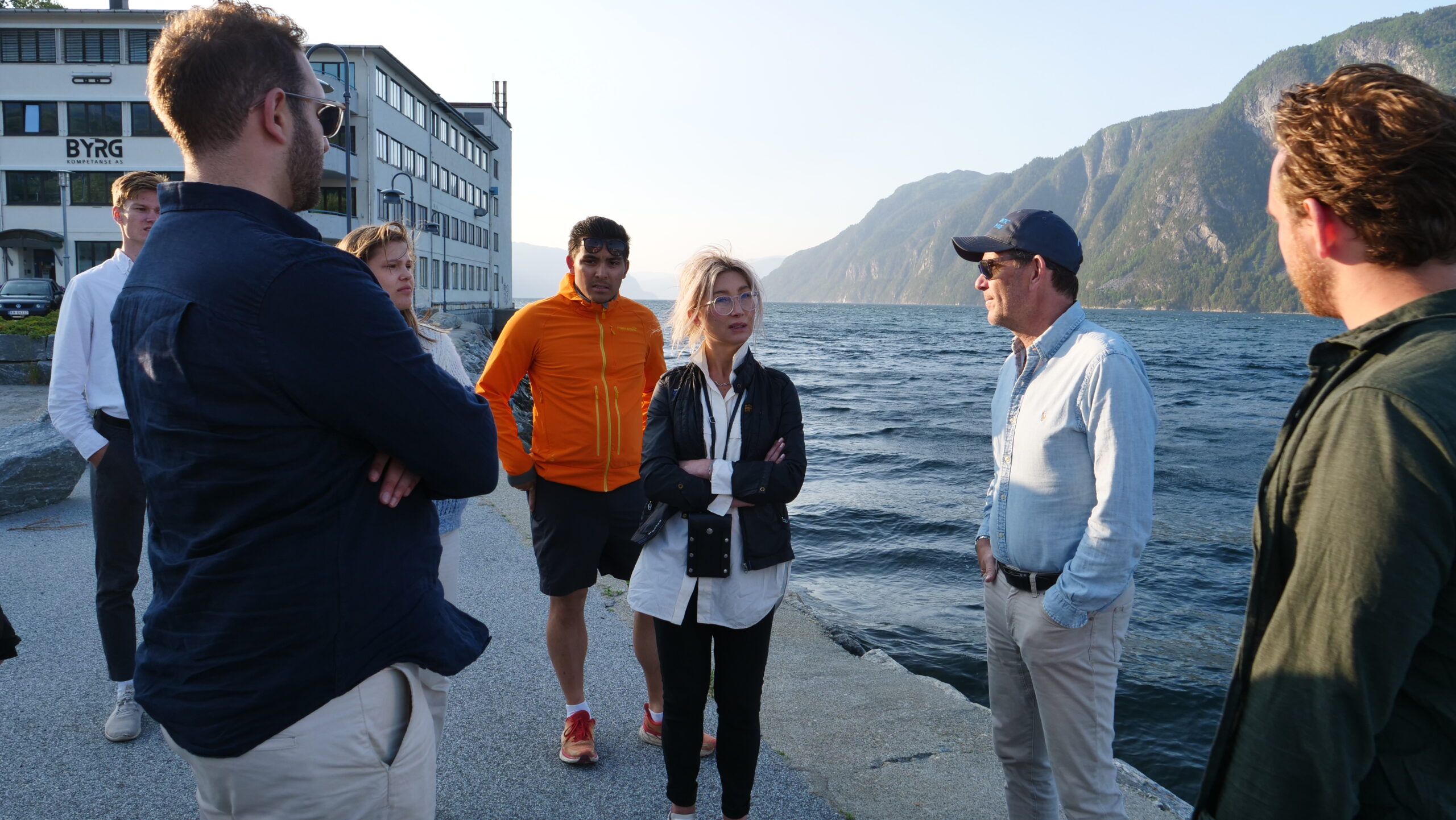 Møte med samarbeidspartnarar på Stranda. Foto NTNU