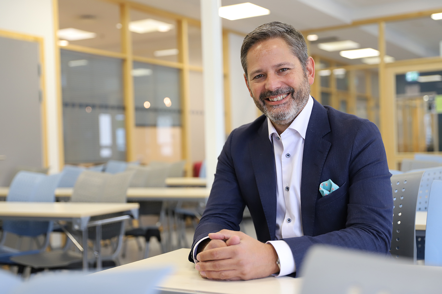 Instituttleiar Mark Pasquine gler seg til å ta i mot dei nye master studentane no i haust