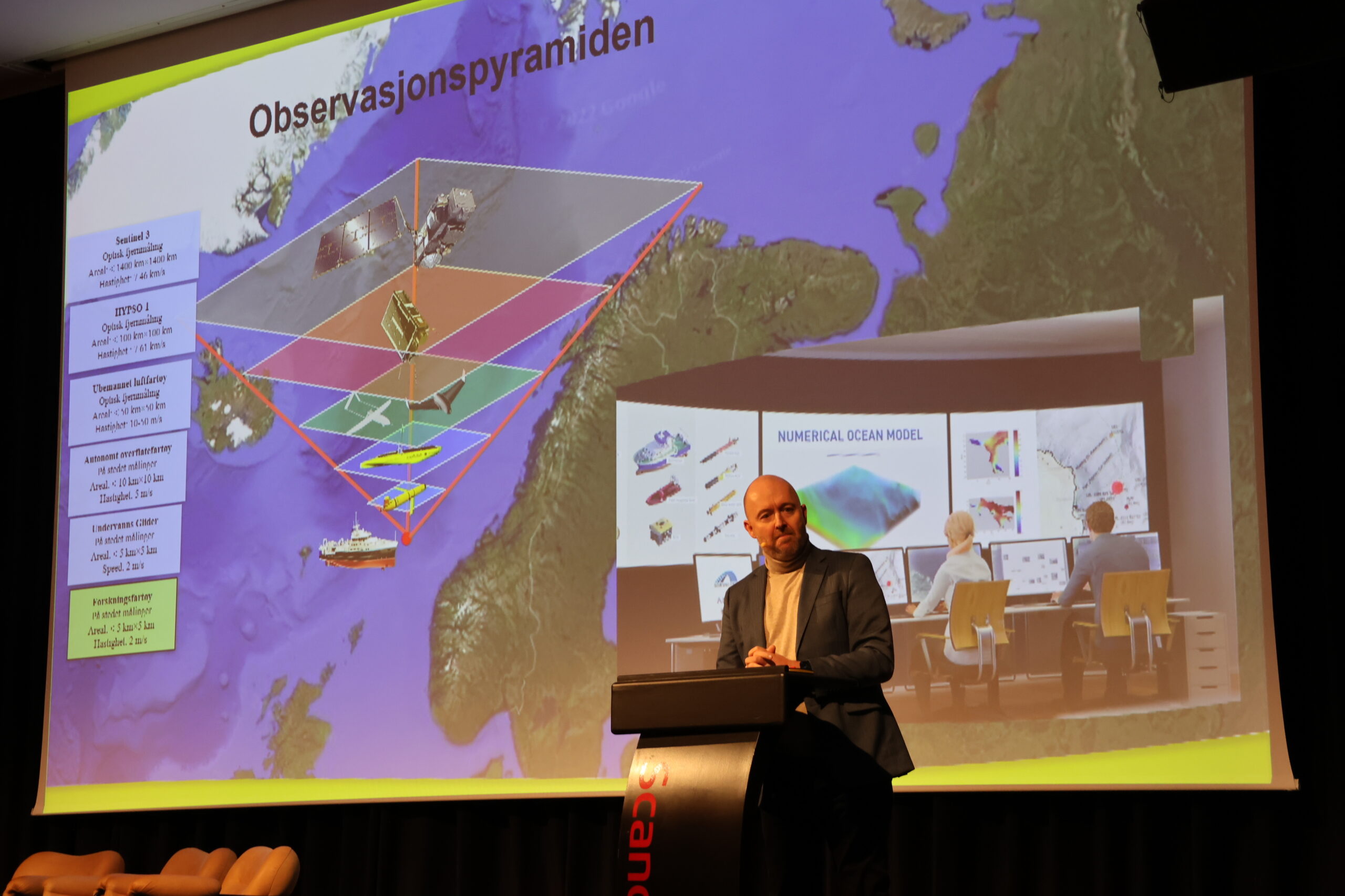 Forsvarskonferansen 2023 - Foto Lars Bugge Aarset (282) Eirik Sivertsen er prosjektleder for små satellitter ved NTNU og var innleder under temaet Trondheim – landets teknologihovedstad. Foto: Lars Bugge Aarset