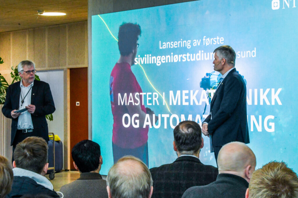 Foto fra åpning av nytt siviling.studie.