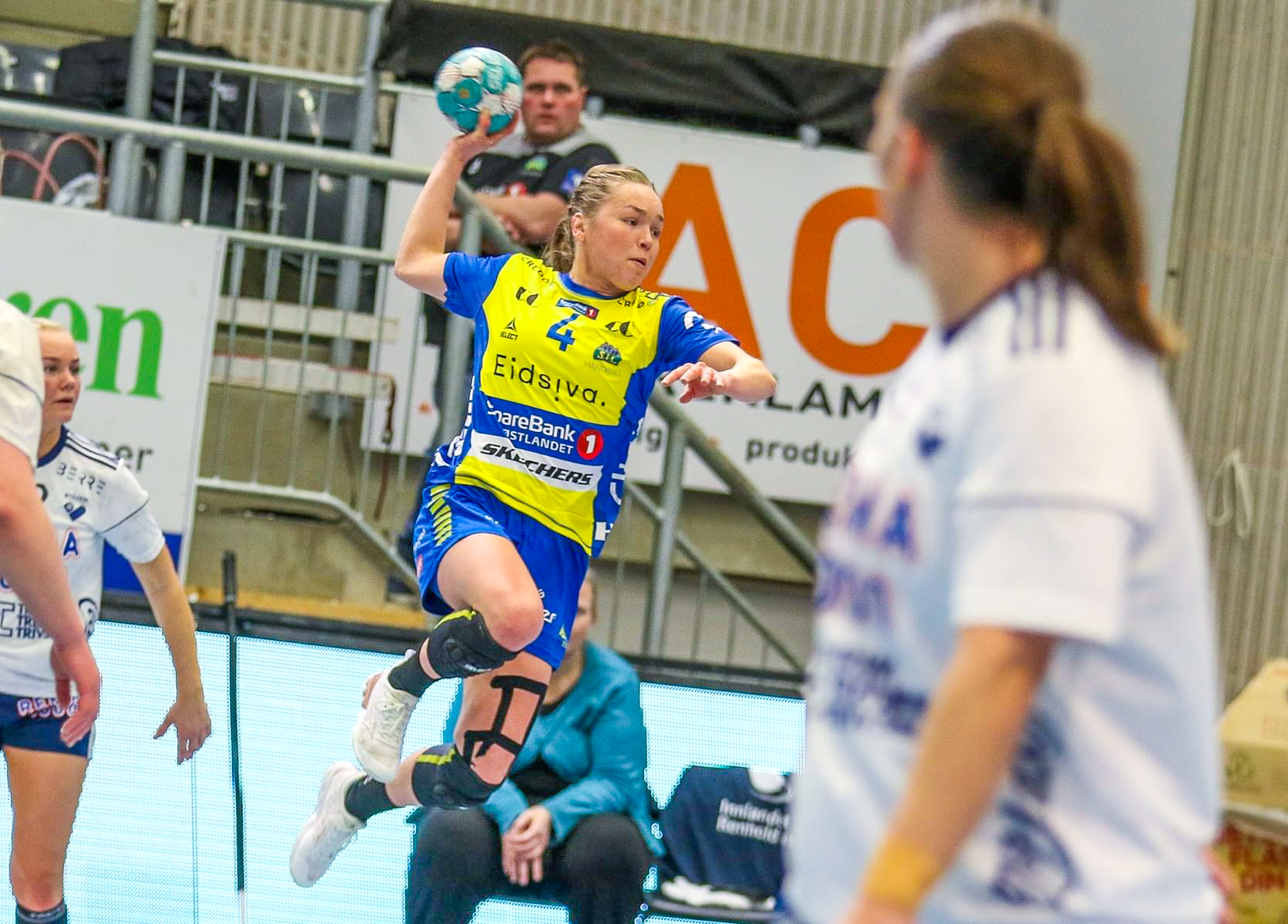 Håndballspiller og ingeniørstudent Susanne. Foto.