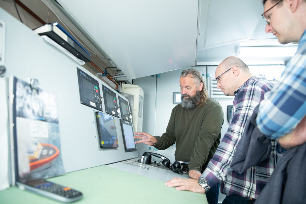 Inspection in the Gunnerus engine room with the captain.