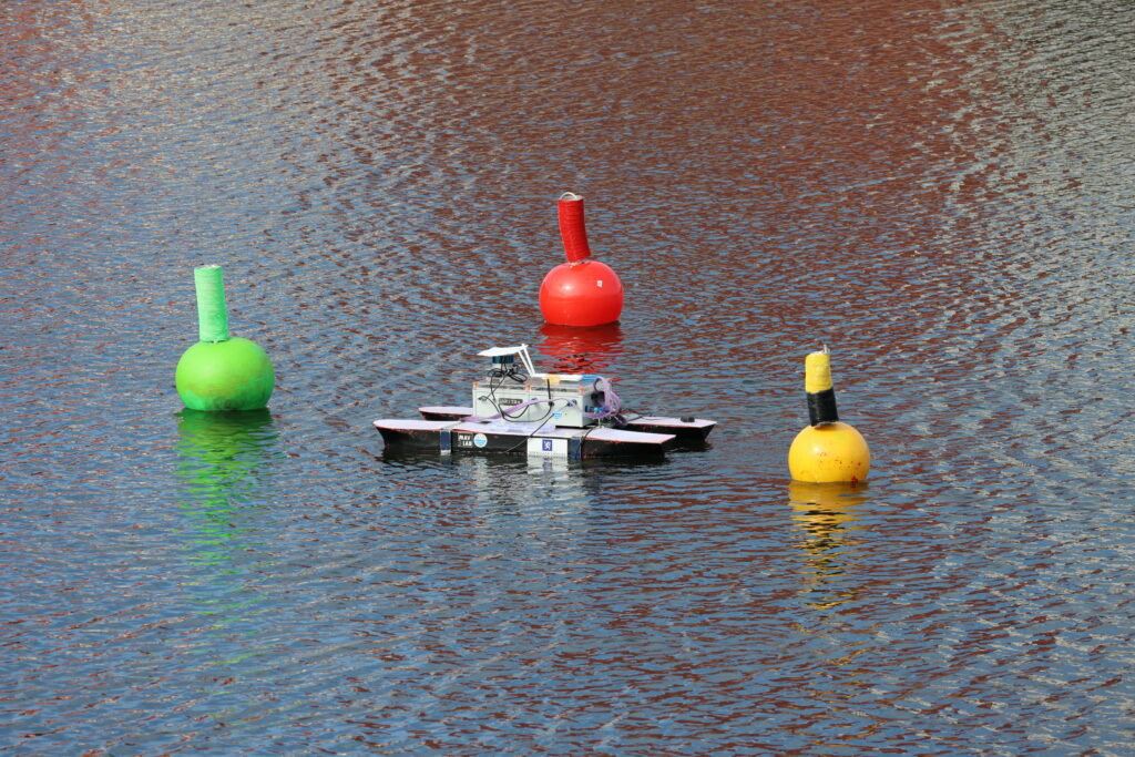 Autonomous vessel maneuvering in Nyhavna Trondheimsfjorden.